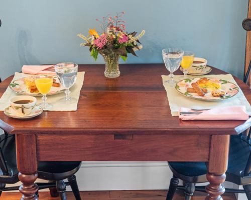 Pheasant Run Farm Bed and Breakfast dining table