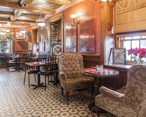McCoole’s Red Lion Brewery indoor seating area